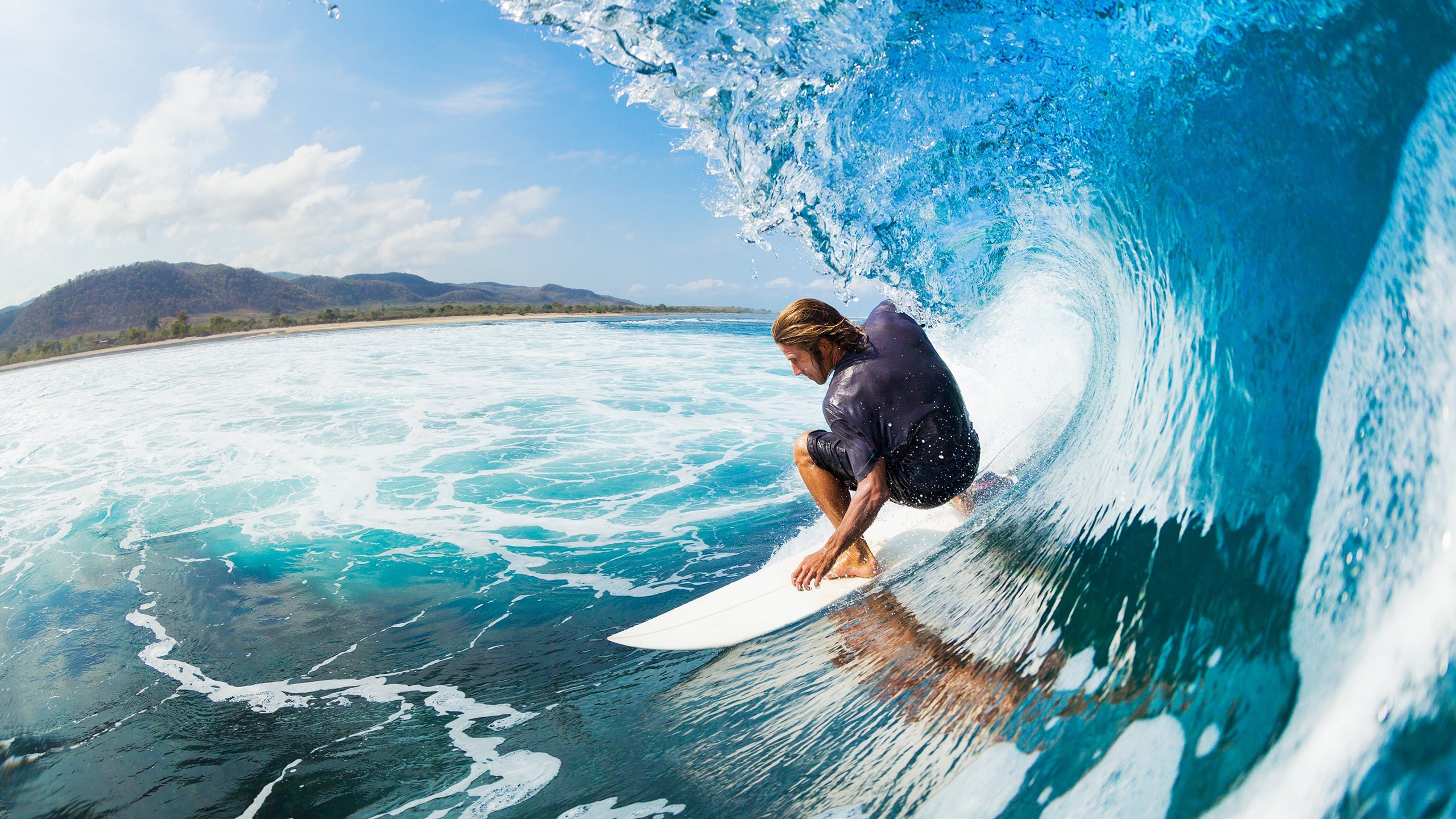 意甲争冠白热化,国际米兰绝杀登顶,AC米兰紧追不舍